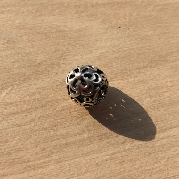 💯 % Authentic Pandora charm - Picture 4 of 4